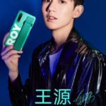 Постер демонстрирующий смартфон Xiaomi Mi 9